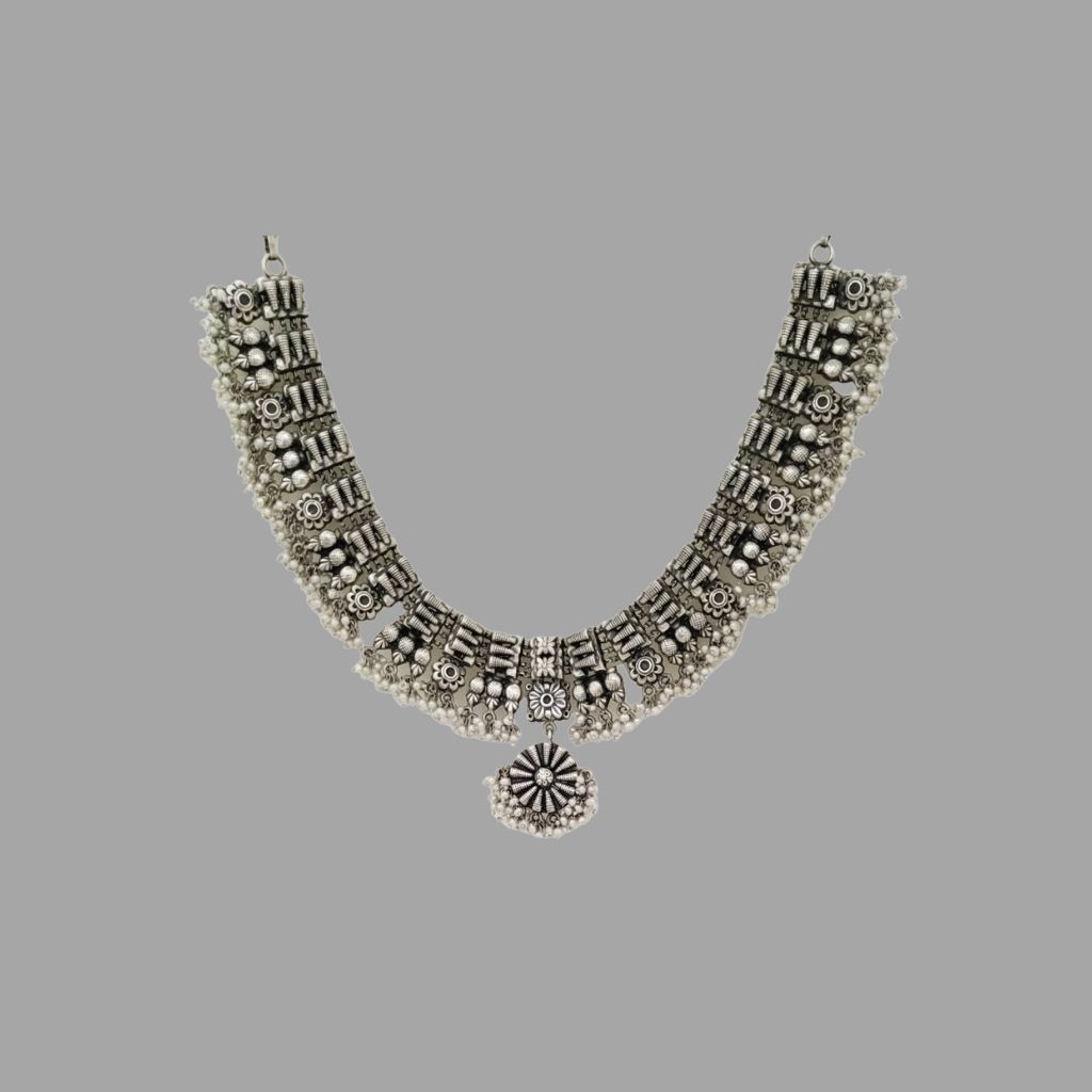 https://www.jewelnidhi.com/img/1609572078AQ NECK 0043.jpg